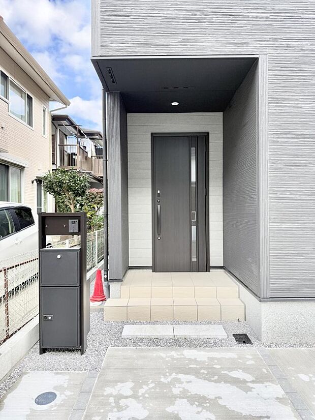 ■ 心地よい暮らしへとつながる、温かい玄関