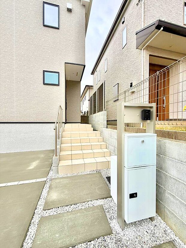 2号棟 ■ 家族とゲストをやさしく迎える、心温まる玄関