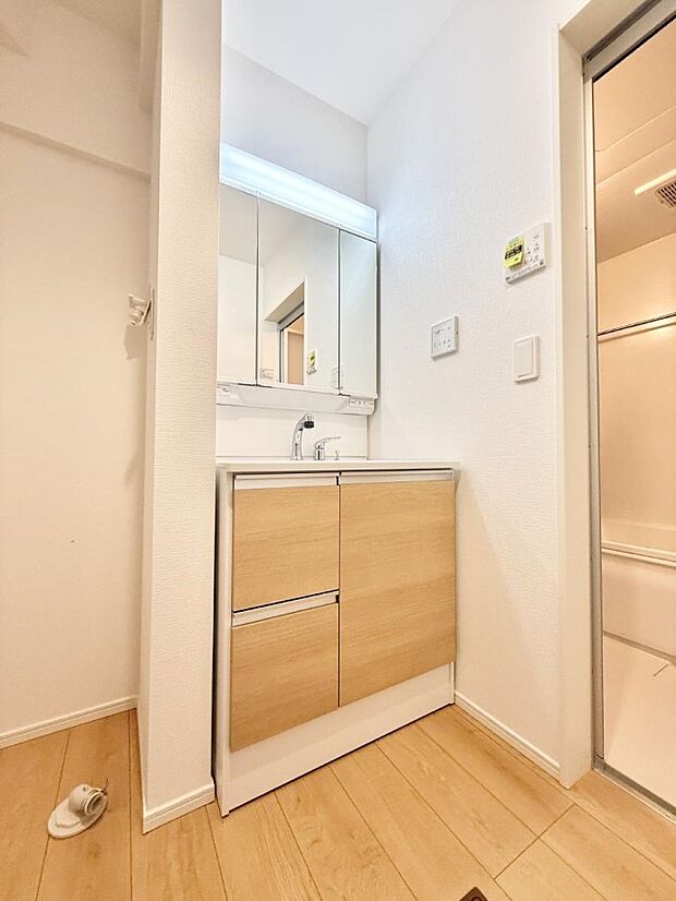 ■明るい洗面所は毎朝の歯磨きも楽しくできちゃいそうです♪