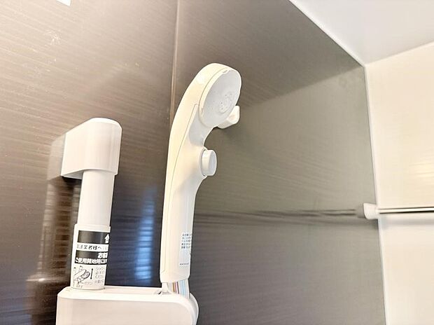 ■手元で簡単に止水できるため、水の無駄遣いを減らすことができます。