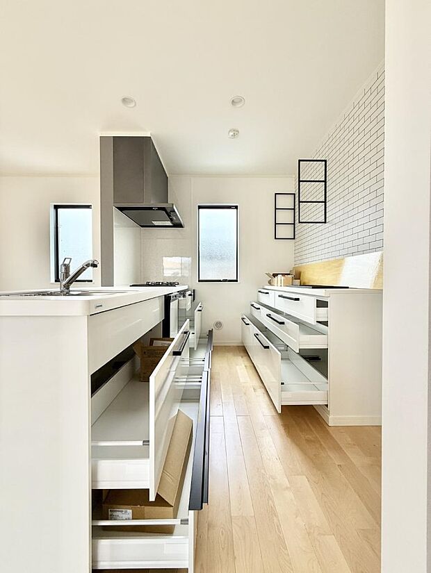 ■シンプルで機能的、毎日使いやすいキッチン