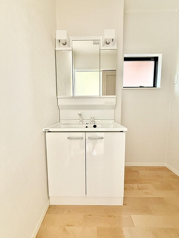 ■明るい洗面所は毎朝の歯磨きも楽しくできちゃいそうです♪