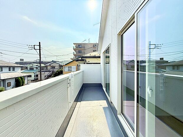 ■ 自然を身近に感じる、開放的なバルコニー