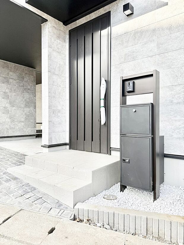 ■ 心地よい暮らしへとつながる、温かい玄関