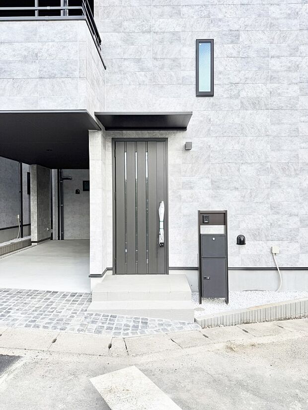 ■ 心地よい暮らしへとつながる、温かい玄関