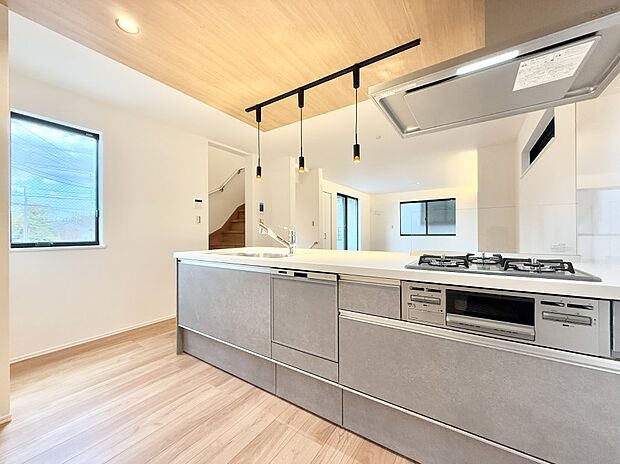 ■シンプルで美しく心地よい時間を生むキッチン空間