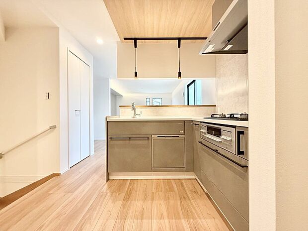 ■手早く作業ができるＬ型キッチン  