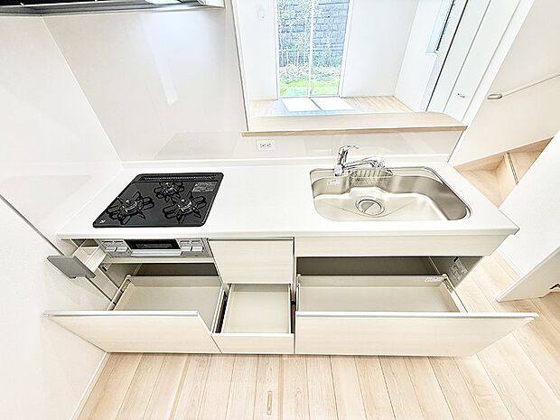 ■家族の会話が弾む、心地よいキッチンスペース