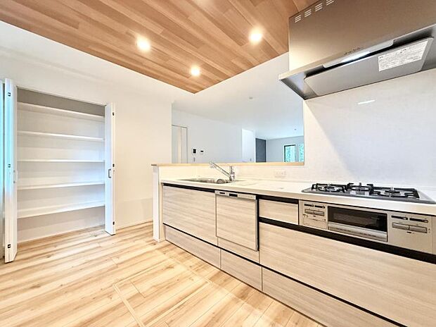 ■シンプルで美しく心地よい時間を生むキッチン空間