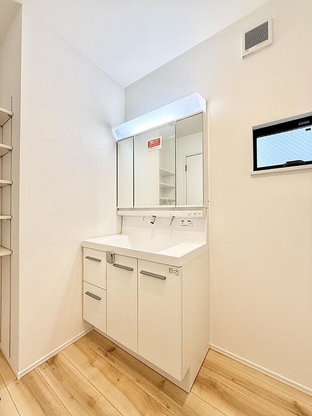 ■明るい洗面所は毎朝の歯磨きも楽しくできちゃいそうです♪