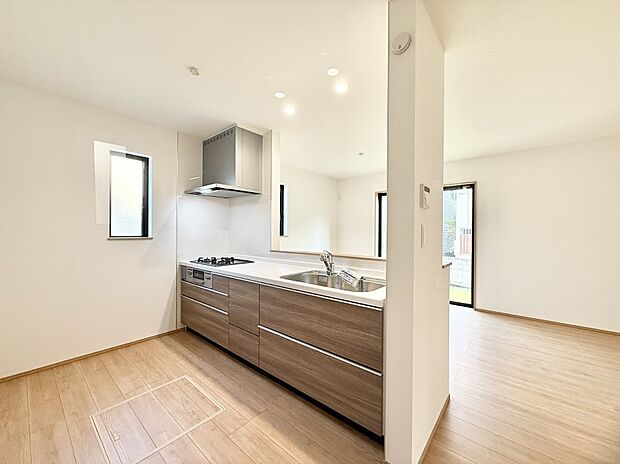 ■小窓があるので、明るさと開放感たっぷりなキッチン!