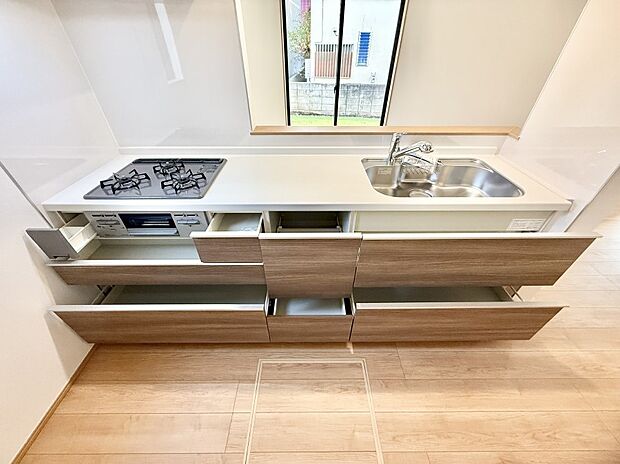 ■収納力豊富なシステムキッチンです!