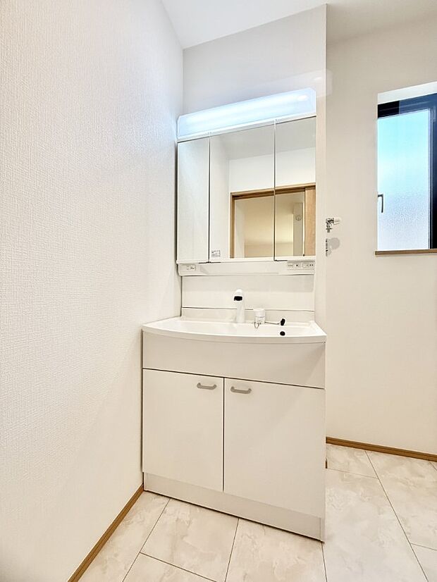 ■明るい洗面所は毎朝の歯磨きも楽しくできちゃいそうです♪