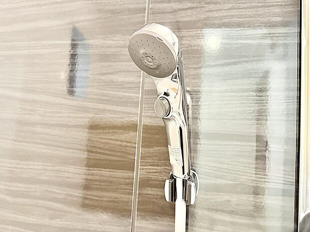 ■手元で簡単に止水できるため、水の無駄遣いを減らすことができます。