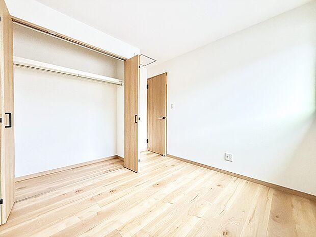 1号棟 ■落ち着いた色合いのお部屋で穏やかな時間を楽しめます