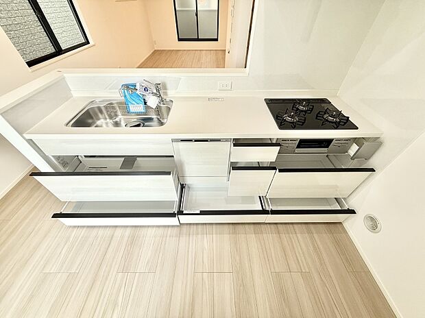 ■シンプルで機能的、毎日使いやすいキッチン