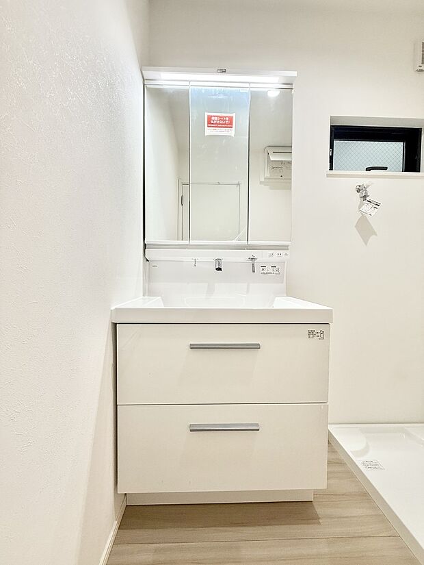 ■明るい洗面所は毎朝の歯磨きも楽しくできちゃいそうです♪