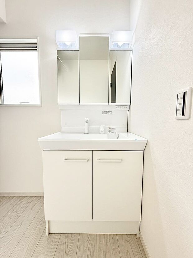 ■明るい洗面所は毎朝の歯磨きも楽しくできちゃいそうです♪