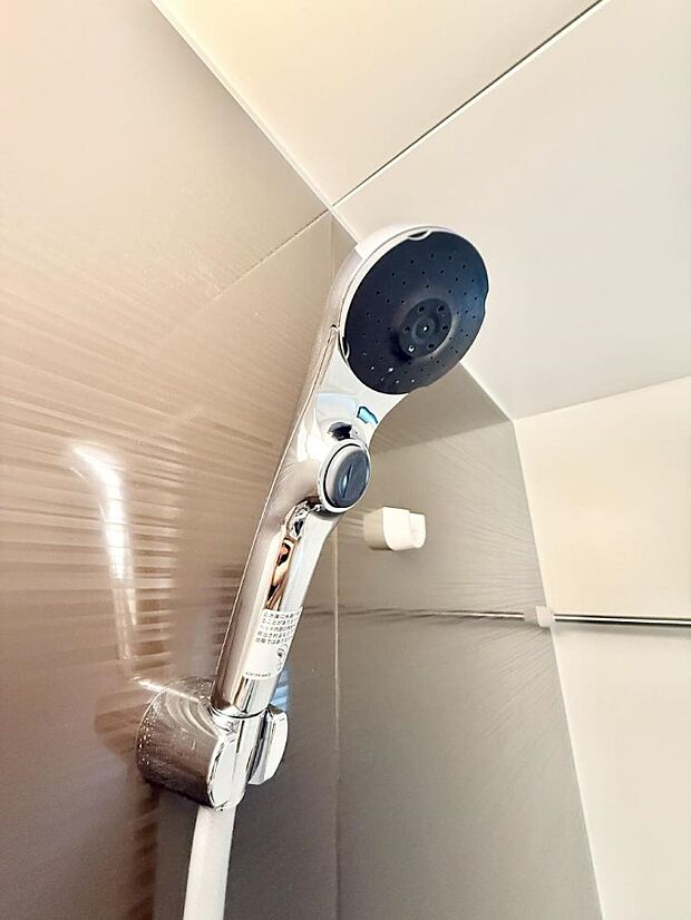 ■手元で簡単に止水できるため、水の無駄遣いを減らすことができます。