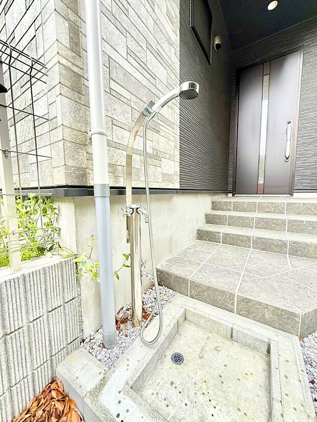 ■ガーデニングや洗車などの際に大活躍な屋外立水栓