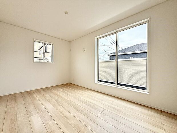 ■シンプルな空間で、収納付きベッドやデスクなど、多機能な家具を活用しやすいです