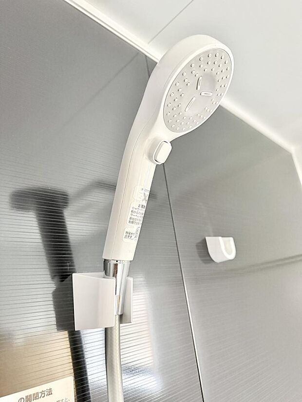 ■わざわざシャワー水栓のレバーまで手を伸ばす必要がなく、簡単に止水できる