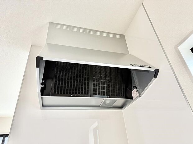 ■フードに覆われている為、匂いが換気扇に誘導され、効率的に排煙ができます