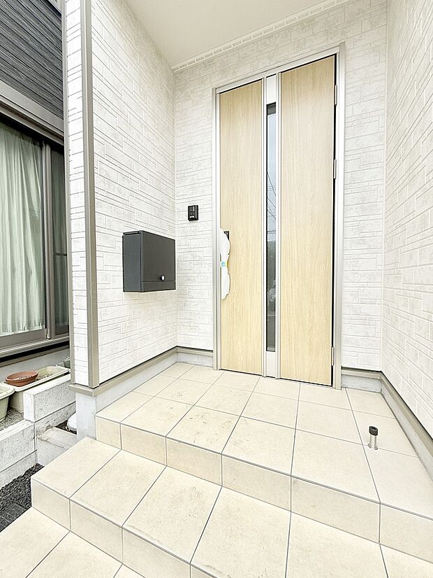 ■ 家族とゲストをやさしく迎える、心温まる玄関