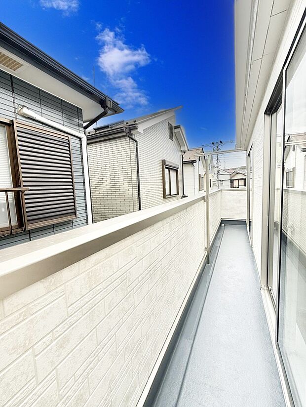 ■ 自然を身近に感じる、開放的なバルコニー