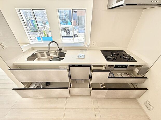 収納力豊富なシステムキッチンです!