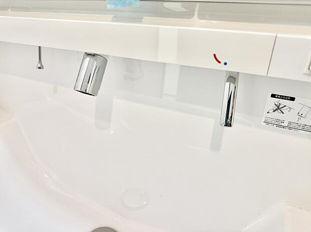 ■細かい部分まで洗いやすく便利なハンドシャワー付き