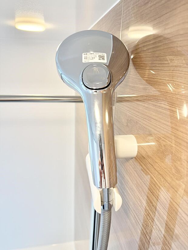 ■手元で簡単に止水できるため、水の無駄遣いを減らすことができます。