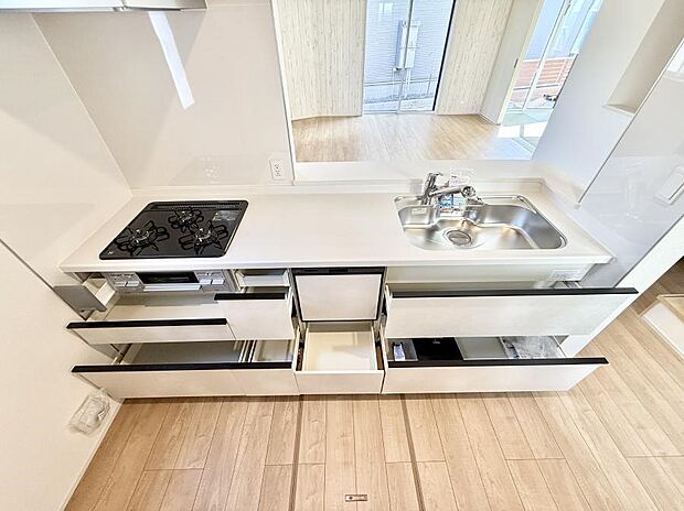 ■シンプルで機能的、毎日使いやすいキッチン