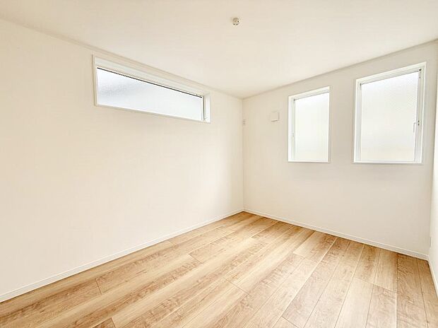 ■2面採光で明るい居室!