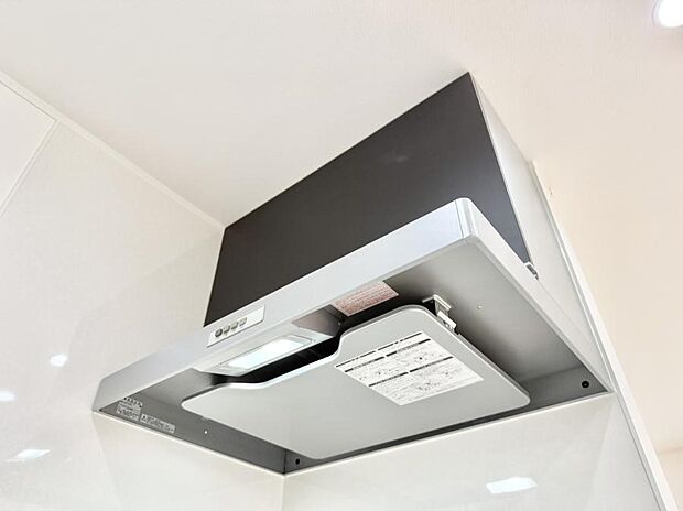 ■フードに覆われている為、匂いが換気扇に誘導され、効率的に排煙ができます