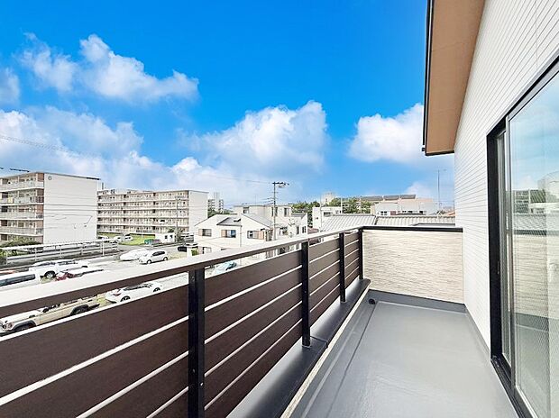 ■ 自然を身近に感じる、開放的なバルコニー