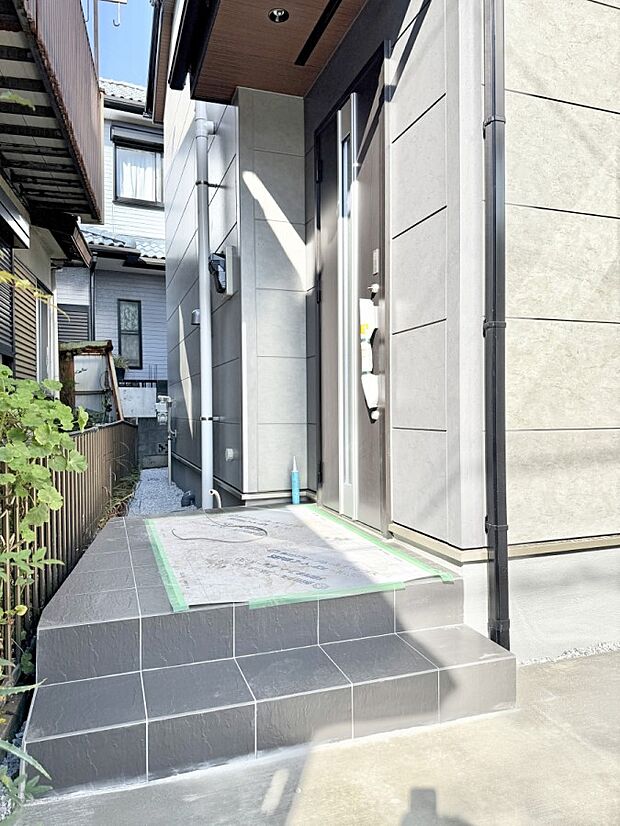 ■ 家族とゲストをやさしく迎える、心温まる玄関