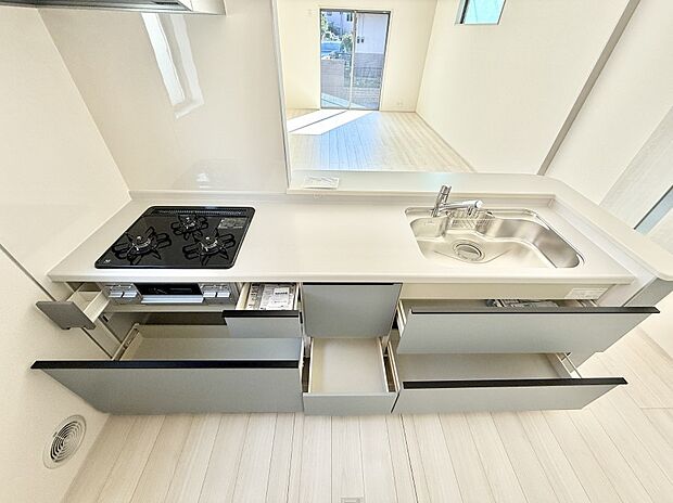 ■シンプルで機能的、毎日使いやすいキッチン