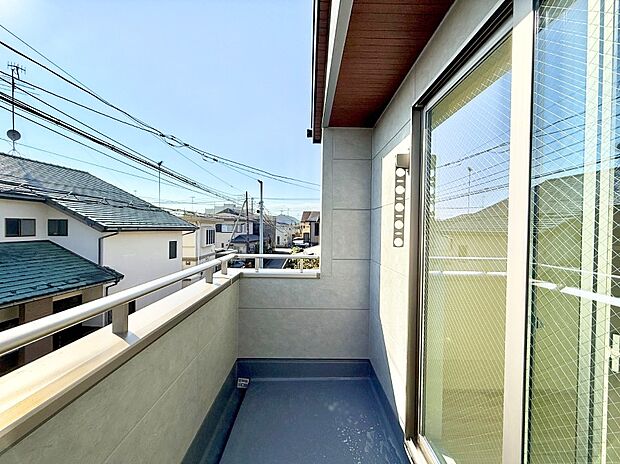 ■ 心地よい風と光を感じる、くつろぎのバルコニー