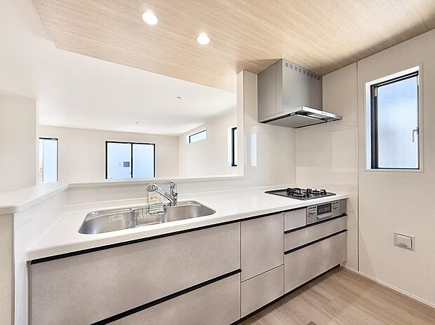 ■シンプルで機能的、毎日使いやすいキッチン