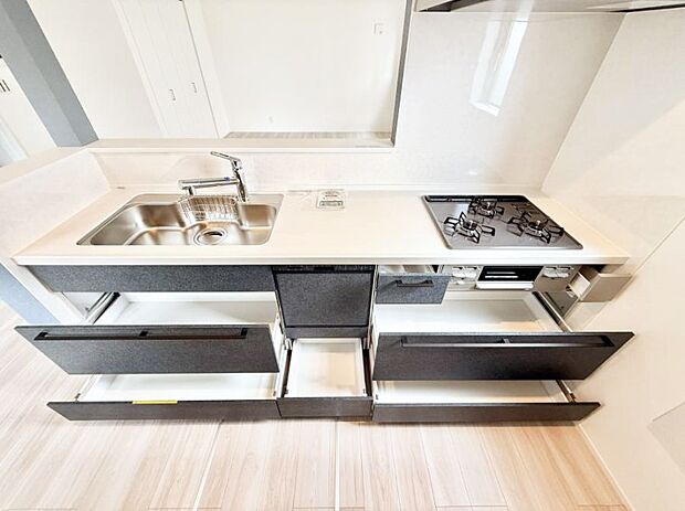 ■シンプルで機能的、毎日使いやすいキッチン