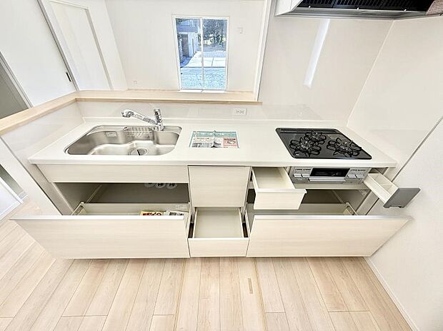 ■シンプルで機能的、毎日使いやすいキッチン