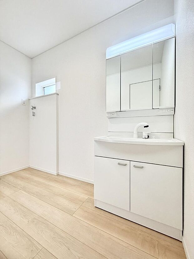 ■明るい洗面所は毎朝の歯磨きも楽しくできちゃいそうです♪