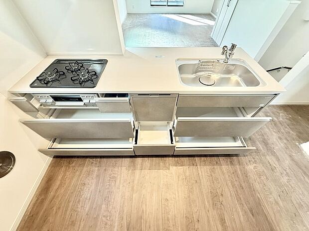 収納力豊富なシステムキッチンです！