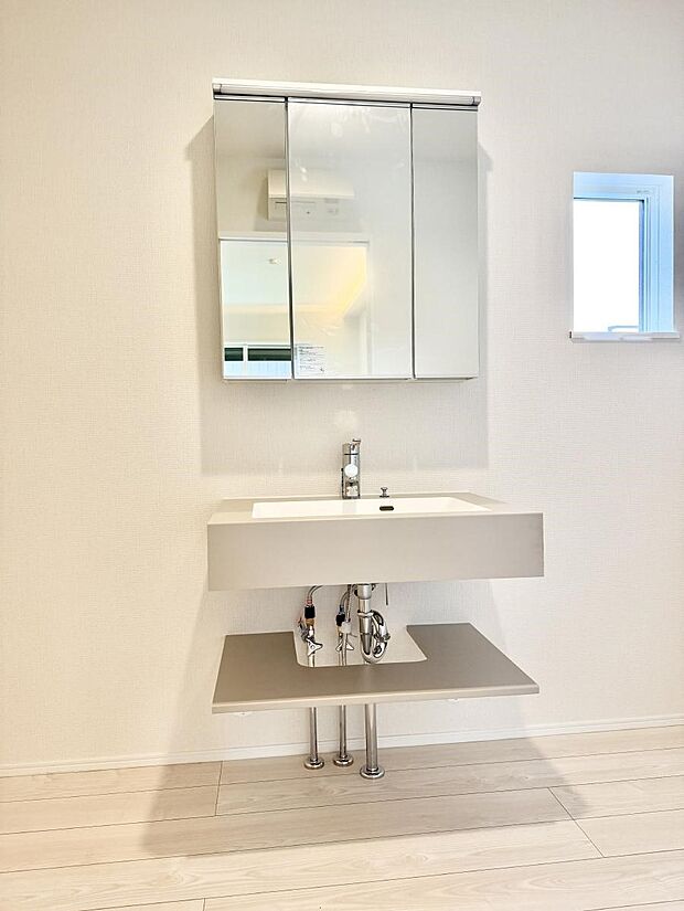 ■明るい洗面所は毎朝の歯磨きも楽しくできちゃいそうです♪