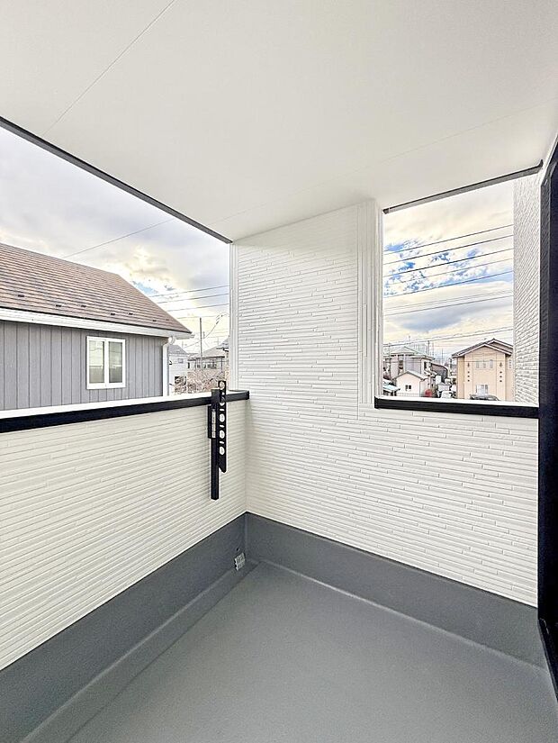 ■ 心地よい風と光を感じる、くつろぎのバルコニー