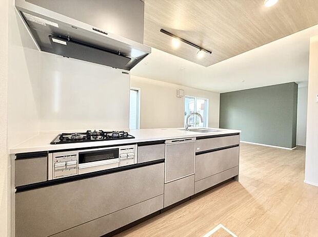 ■シンプルで機能的、毎日使いやすいキッチン