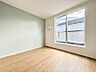 室内：1号棟  ■落ち着いた色合いのお部屋で穏やかな時間を楽しめます