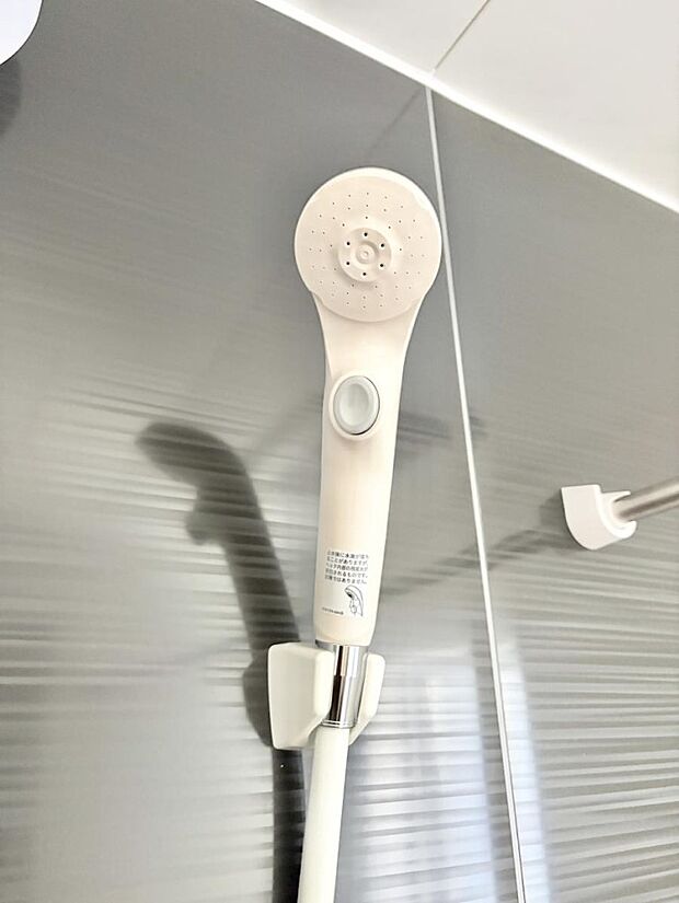 ■手元で簡単に止水できるため、水の無駄遣いを減らすことができます。