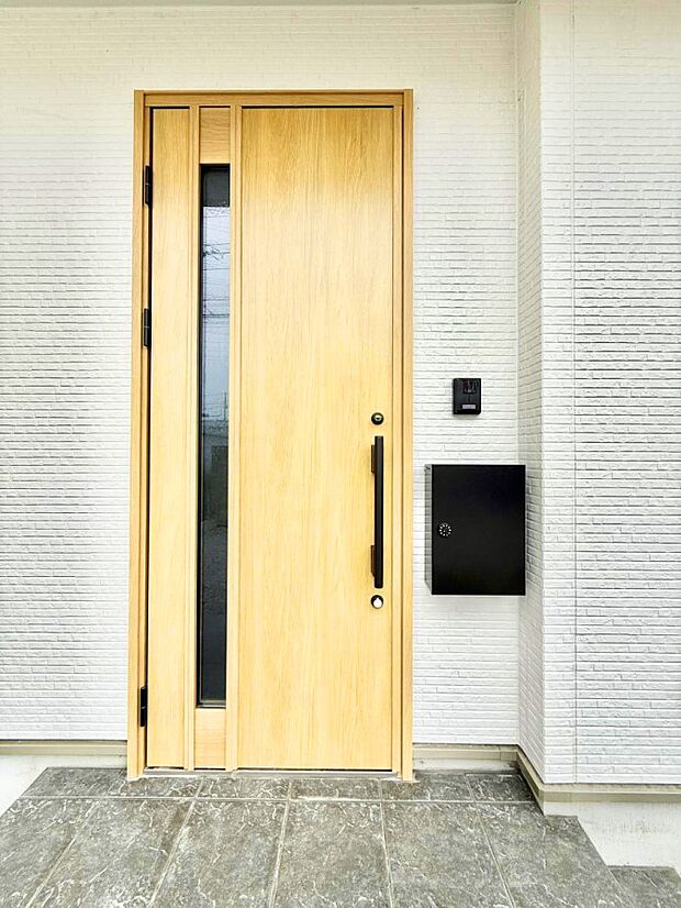 ■ シンプルで美しく、住まいの第一印象を彩る玄関です